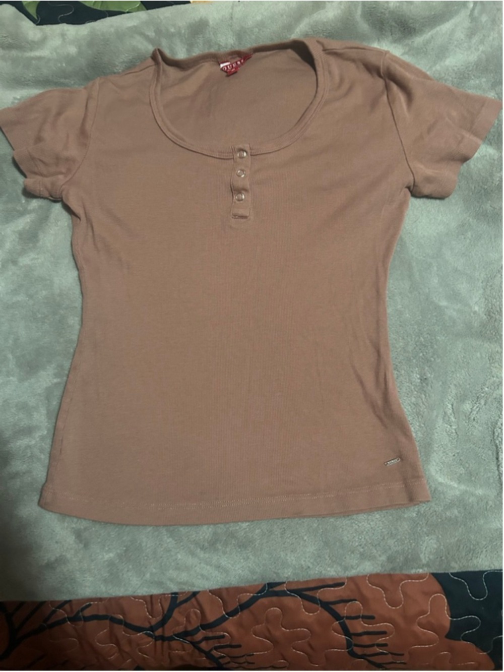Women's GUESS Short Sleeve Ribbed Henley Tee M Brown